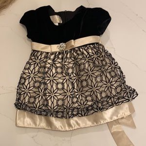 12 Month Cinderella dress. 🌻BUNDLE DISCOUNT OFFERED. Gently used